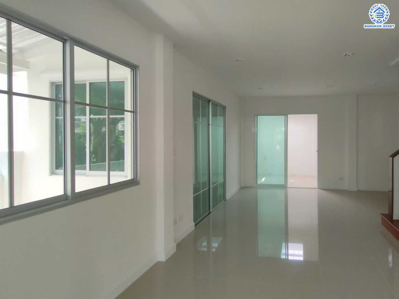 บ้านมือสองตกแต่งใหม่ แบรนด์ Property Perfect ม.เดอะวิลล่า ราชพฤกษ์-ท่าอิฐ หลังมุม เนื้อที่ 25.4 ตร.ว. ฟังก์ชัน 4 ห้องนอน 2 ห้องน้ำ 1 ที่จอดรถ บนทำเลเชื่อมต่อทั้งถ.รัตนาธิเบศร์ และถ.ราชพฤกษ์ และเพียง 10 นาทีถึงรถไฟฟ้า "สถานีบางรักน้อยท่าอิฐ"